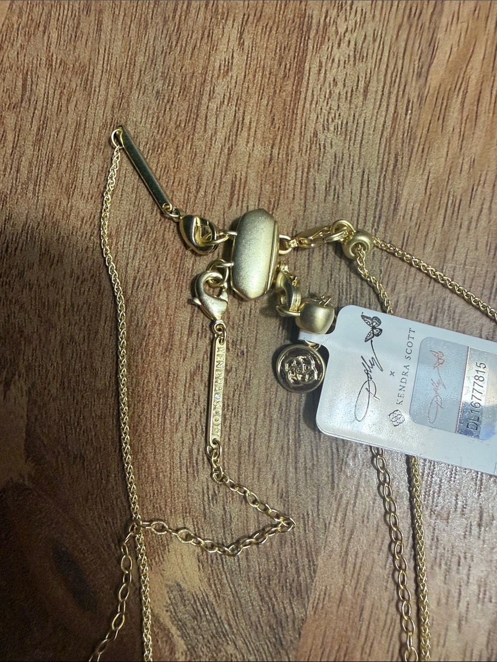 Dolly Parton x Kendra Scott necklace - Picture 3 of 4